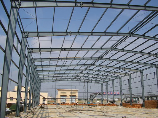 Construcción de estructuras prefabricadas de estructuras espaciales