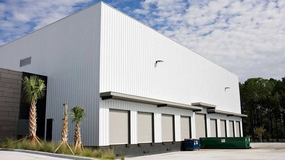 Edificios industriales prefabricados con paredes metálicas