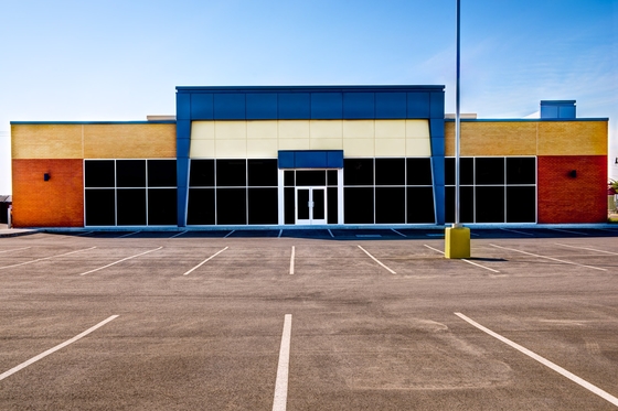 Edificios comerciales de estructura de acero fáciles de instalar en Canadá, período de construcción corto, taller de reparación automotriz, tienda de muebles